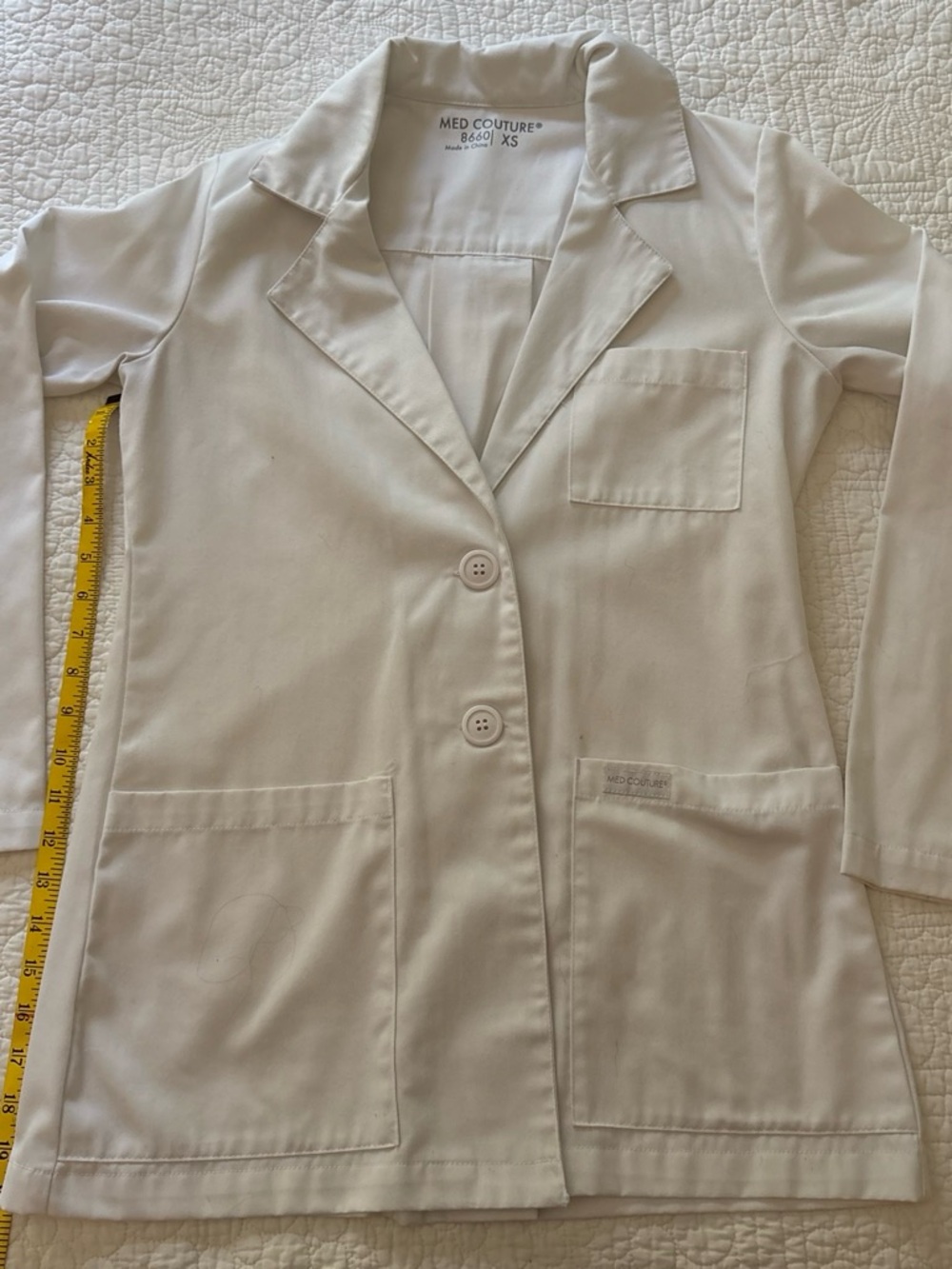 Med Couture Women's Cream Notched Lab Blazer
